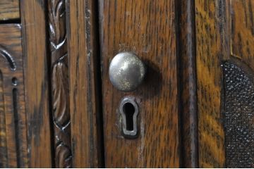 イギリスアンティーク　オーク材　洗練されたデザインが目を惹くミラーバックサイドボード(サイドキャビネット、戸棚、収納棚、食器棚、英国)(R-072699)