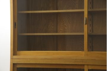 和製アンティーク　昭和レトロな雰囲気漂う二段重ね収納棚(ガラスケース、キャビネット、食器棚、飾り棚、戸棚、本箱、ブックケース)(R-072701)