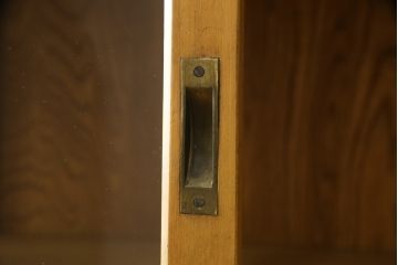 和製アンティーク　昭和レトロな雰囲気漂う二段重ね収納棚(ガラスケース、キャビネット、食器棚、飾り棚、戸棚、本箱、ブックケース)(R-072701)