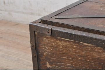 和製アンティーク　総欅(ケヤキ)材　時の流れを感じる素朴な佇まいが魅力の金具付き時代箱(銭箱、銭函、船箪笥、舟箪笥、帳箱)(R-072704)