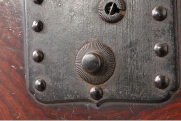 和製アンティーク　特注高級品!!　三方欅(ケヤキ)材　上杢　厚手金具　和の雰囲気を引き立てる重厚な東北衣装箪笥(時代箪笥、二本松箪笥、和タンス、衣装たんす、収納タンス、引き出し)(R-072705)