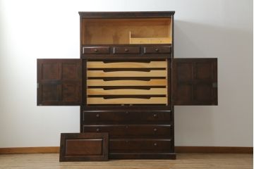 中古　北海道民芸家具　和洋どちらのお部屋にも馴染みやすいタンス(衣装箪笥、収納箪笥、着物箪笥、和タンス、引き出し)(R-072707)