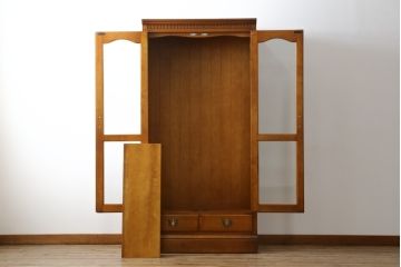 中古　横浜クラシック家具　ダニエル(daniel)　アーリーアメリカンシリーズ　A-208　温もりを感じる色合いとクラシカルな佇まいが魅力のキャビネット(ブックケース、本箱、収納棚、戸棚、飾り棚)(R-072708)