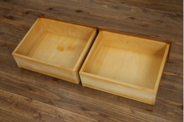 中古　横浜クラシック家具　ダニエル(daniel)　アーリーアメリカンシリーズ　A-208　温もりを感じる色合いとクラシカルな佇まいが魅力のキャビネット(ブックケース、本箱、収納棚、戸棚、飾り棚)(R-072708)