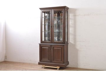 中古　カリモク家具(karimoku)　domani(ドマーニ)　QUEENS　LIFE(クイーンズライフ)　クラシカルなデザインが魅力的なキャビネット(食器棚、キュリオケース、飾り棚、収納棚)(定価約86万円)(R-072709)