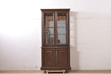 中古　カリモク家具(karimoku)　domani(ドマーニ)　QUEENS　LIFE(クイーンズライフ)　クラシカルなデザインが魅力的なキャビネット(食器棚、キュリオケース、飾り棚、収納棚)(定価約86万円)(R-072709)