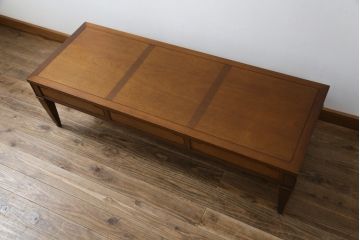 中古　DREXEL HERITAGE(ドレクセルヘリテイジ)　Triune(トライユン)　マホガニー材　クラシカルな佇まいのカクテルテーブル(センターテーブル、リビングテーブル、ローテーブル)(R-072715)