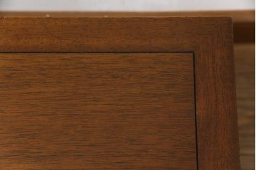 中古　DREXEL HERITAGE(ドレクセルヘリテイジ)　Triune(トライユン)　マホガニー材　クラシカルな佇まいのカクテルテーブル(センターテーブル、リビングテーブル、ローテーブル)(R-072715)