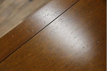 中古　DREXEL HERITAGE(ドレクセルヘリテイジ)　Triune(トライユン)　マホガニー材　クラシカルな佇まいのカクテルテーブル(センターテーブル、リビングテーブル、ローテーブル)(R-072715)