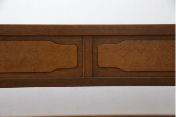中古　DREXEL HERITAGE(ドレクセルヘリテイジ)　Triune(トライユン)　マホガニー材　クラシカルな佇まいのカクテルテーブル(センターテーブル、リビングテーブル、ローテーブル)(R-072715)