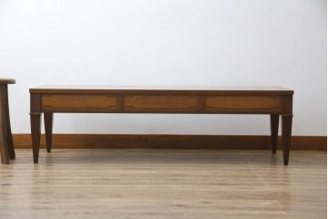 中古　DREXEL HERITAGE(ドレクセルヘリテイジ)　Triune(トライユン)　マホガニー材　クラシカルな佇まいのカクテルテーブル(センターテーブル、リビングテーブル、ローテーブル)(R-072715)