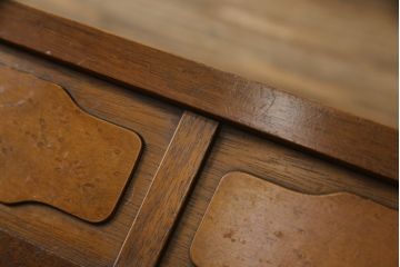 中古　DREXEL HERITAGE(ドレクセルヘリテイジ)　Triune(トライユン)　マホガニー材　クラシカルな佇まいのカクテルテーブル(センターテーブル、リビングテーブル、ローテーブル)(R-072715)