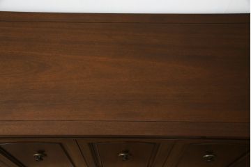 中古　DREXEL HERITAGE(ドレクセルヘリテイジ)　Triune(トライユン)　優雅な佇まいが魅力のクリデンザキャビネット(クレデンザ、サイドボード、リビングボード)(定価約66万円)(R-072716)