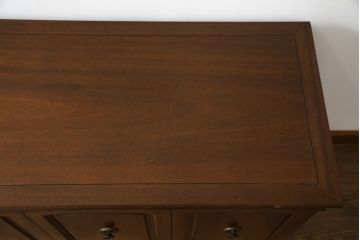 中古　DREXEL HERITAGE(ドレクセルヘリテイジ)　Triune(トライユン)　優雅な佇まいが魅力のクリデンザキャビネット(クレデンザ、サイドボード、リビングボード)(定価約66万円)(R-072716)
