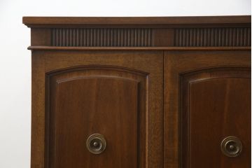 中古　DREXEL HERITAGE(ドレクセルヘリテイジ)　Triune(トライユン)　優雅な佇まいが魅力のクリデンザキャビネット(クレデンザ、サイドボード、リビングボード)(定価約66万円)(R-072716)
