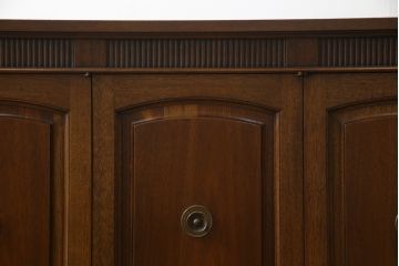 中古　DREXEL HERITAGE(ドレクセルヘリテイジ)　Triune(トライユン)　優雅な佇まいが魅力のクリデンザキャビネット(クレデンザ、サイドボード、リビングボード)(定価約66万円)(R-072716)