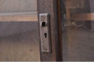和製アンティーク　懐かしい雰囲気漂う収納棚(サイドボード、サイドキャビネット、食器棚、収納棚、飾り棚、戸棚)(R-072722)
