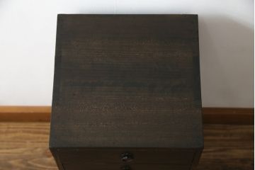 和製アンティーク　年月を経た趣のある佇まいが魅力的な丸環取っ手の五段小引き出し(小物収納、サイドチェスト)(R-072724)