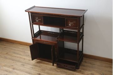 和製アンティーク　花梨(カリン)材　品のある佇まいが美しい飾り棚(茶棚、茶箪笥、違い棚、戸棚、収納棚)(R-072730)
