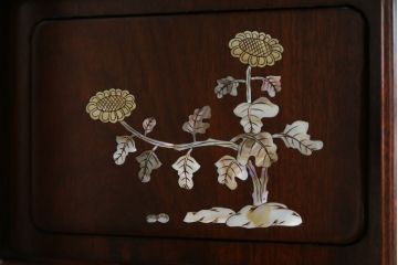 和製アンティーク　花梨(カリン)材　品のある佇まいが美しい飾り棚(茶棚、茶箪笥、違い棚、戸棚、収納棚)(R-072730)