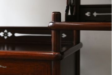 和製アンティーク　花梨(カリン)材　品のある佇まいが美しい飾り棚(茶棚、茶箪笥、違い棚、戸棚、収納棚)(R-072730)