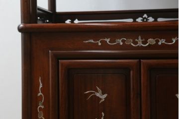 和製アンティーク　花梨(カリン)材　品のある佇まいが美しい飾り棚(茶棚、茶箪笥、違い棚、戸棚、収納棚)(R-072730)