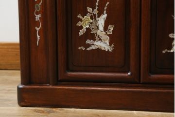 和製アンティーク　花梨(カリン)材　品のある佇まいが美しい飾り棚(茶棚、茶箪笥、違い棚、戸棚、収納棚)(R-072730)