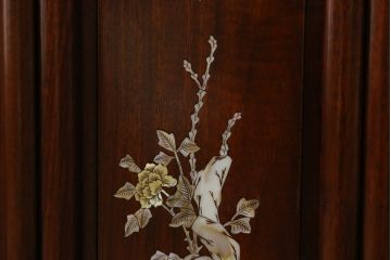 和製アンティーク　花梨(カリン)材　品のある佇まいが美しい飾り棚(茶棚、茶箪笥、違い棚、戸棚、収納棚)(R-072730)