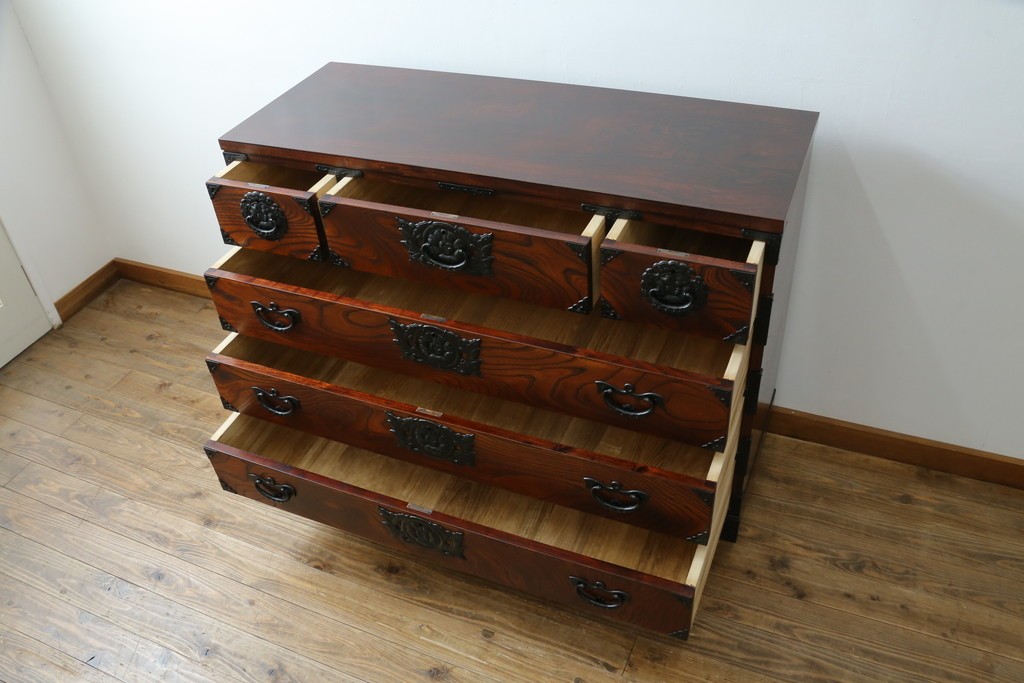 中古　岩谷堂箪笥　力強い杢目と重厚感ある金具が魅力の和箪笥　(R-072749)