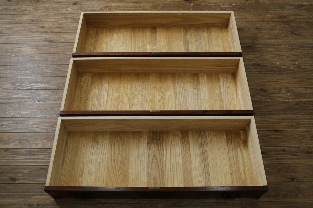 中古　岩谷堂箪笥　力強い杢目と重厚感ある金具が魅力の和箪笥　(R-072749)