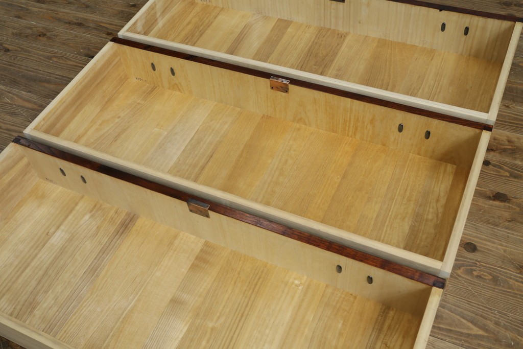 中古　岩谷堂箪笥　力強い杢目と重厚感ある金具が魅力の和箪笥　(R-072749)