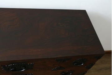 中古　岩谷堂箪笥　力強い杢目と重厚感ある金具が魅力の和箪笥　(R-072749)