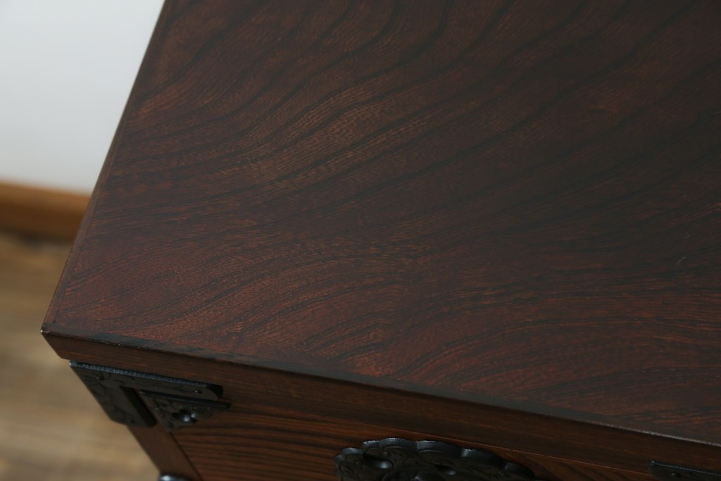 中古　岩谷堂箪笥　力強い杢目と重厚感ある金具が魅力の和箪笥　(R-072749)