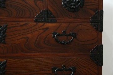 中古　岩谷堂箪笥　力強い杢目と重厚感ある金具が魅力の和箪笥　(R-072749)