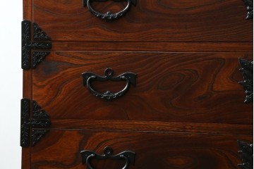 中古　岩谷堂箪笥　力強い杢目と重厚感ある金具が魅力の和箪笥　(R-072749)