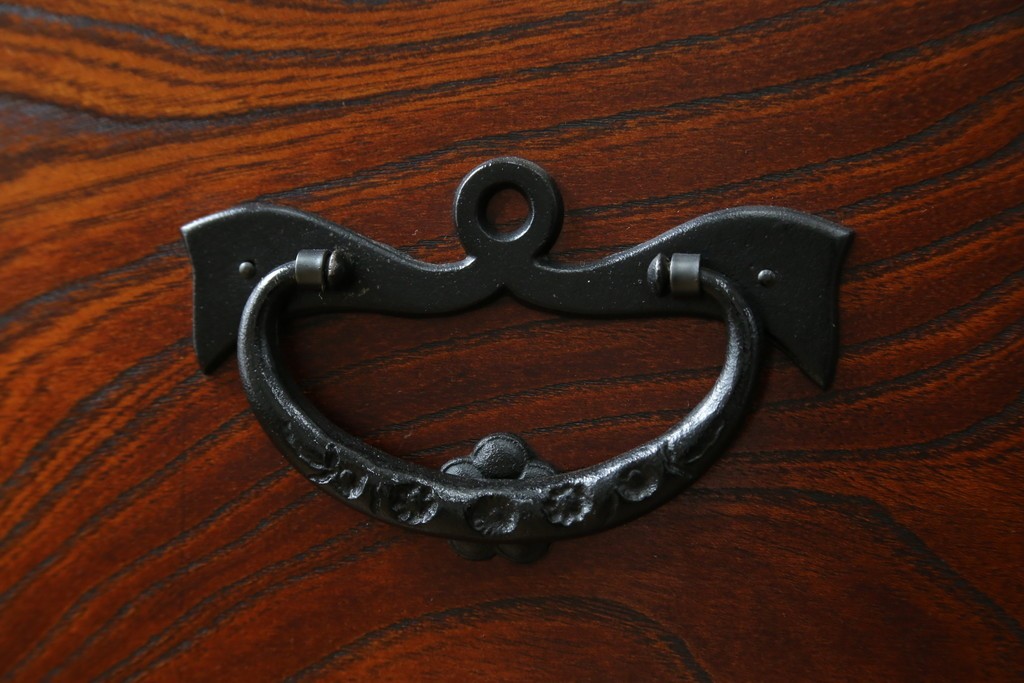 中古　岩谷堂箪笥　力強い杢目と重厚感ある金具が魅力の和箪笥　(R-072749)