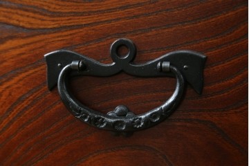 中古　岩谷堂箪笥　力強い杢目と重厚感ある金具が魅力の和箪笥　(R-072749)