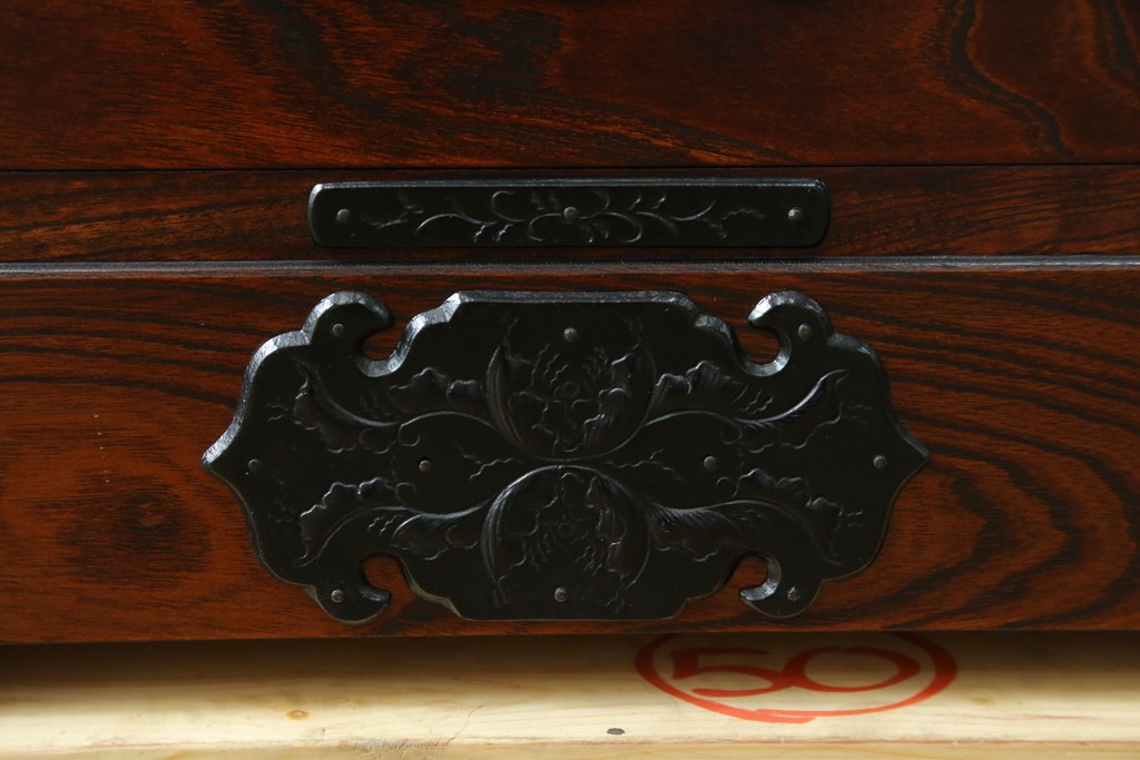 中古　岩谷堂箪笥　力強い杢目と重厚感ある金具が魅力の和箪笥　(R-072749)