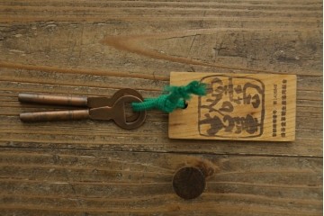 中古　岩谷堂箪笥　力強い杢目と重厚感ある金具が魅力の和箪笥　(R-072749)