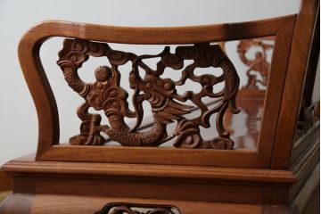 和製ビンテージ　総花梨(カリン)材　象嵌入り　凝ったデザインの彫刻が魅力のベンチ(長椅子、長イス、板座チェア、3人掛けソファ、3人掛けベンチ、ヴィンテージ)(R-072753)
