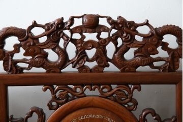 和製ビンテージ　総花梨(カリン)材　象嵌入り　凝ったデザインの彫刻が魅力のベンチ(長椅子、長イス、板座チェア、3人掛けソファ、3人掛けベンチ、ヴィンテージ)(R-072753)