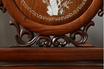 和製ビンテージ　総花梨(カリン)材　象嵌入り　凝ったデザインの彫刻が魅力のベンチ(長椅子、長イス、板座チェア、3人掛けソファ、3人掛けベンチ、ヴィンテージ)(R-072753)
