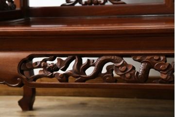 和製ビンテージ　総花梨(カリン)材　象嵌入り　凝ったデザインの彫刻が魅力のベンチ(長椅子、長イス、板座チェア、3人掛けソファ、3人掛けベンチ、ヴィンテージ)(R-072753)