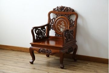 和製ビンテージ　総花梨(カリン)材　象嵌入り　凝ったデザインの彫刻が魅力のアームチェア(一人掛け、ダイニングチェア、椅子、イス、板座チェア、ヴィンテージ)(R-072754)