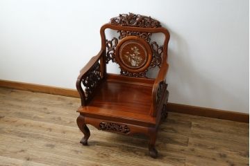 和製ビンテージ　総花梨(カリン)材　象嵌入り　凝ったデザインの彫刻が魅力のアームチェア(一人掛け、ダイニングチェア、椅子、イス、板座チェア、ヴィンテージ)(R-072754)