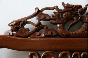 和製ビンテージ　総花梨(カリン)材　象嵌入り　凝ったデザインの彫刻が魅力のアームチェア(一人掛け、ダイニングチェア、椅子、イス、板座チェア、ヴィンテージ)(R-072754)