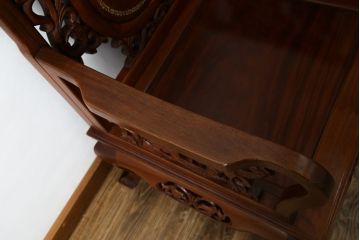 和製ビンテージ　総花梨(カリン)材　象嵌入り　凝ったデザインの彫刻が魅力のアームチェア(一人掛け、ダイニングチェア、椅子、イス、板座チェア、ヴィンテージ)(R-072754)