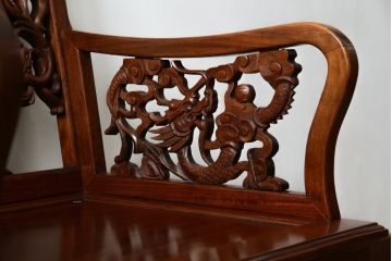 和製ビンテージ　総花梨(カリン)材　象嵌入り　凝ったデザインの彫刻が魅力のアームチェア(一人掛け、ダイニングチェア、椅子、イス、板座チェア、ヴィンテージ)(R-072754)