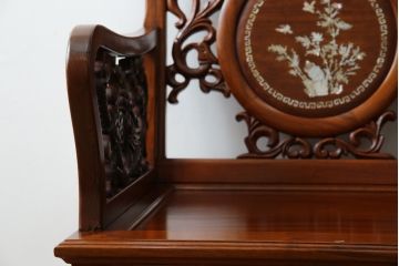 和製ビンテージ　総花梨(カリン)材　象嵌入り　凝ったデザインの彫刻が魅力のアームチェア(一人掛け、ダイニングチェア、椅子、イス、板座チェア、ヴィンテージ)(R-072754)