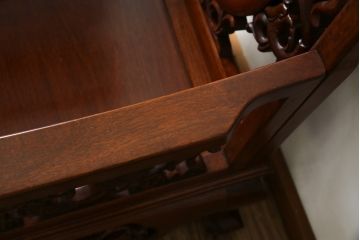 和製ビンテージ　総花梨(カリン)材　象嵌入り　凝ったデザインの彫刻が魅力のアームチェア(一人掛け、ダイニングチェア、椅子、イス、板座チェア、ヴィンテージ)(R-072755)
